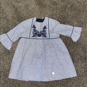 Pili Carrera embroidered dress with sleeves size 2